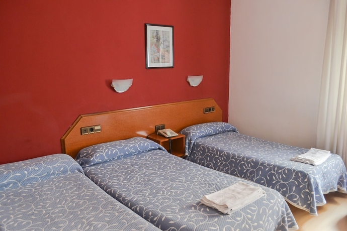 Imagen de la habitación del Hostal Cataluña, Zaragoza. Foto 3