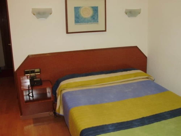 Imagen de la habitación del Hostal Cataluña, Zaragoza. Foto 9