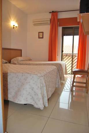 Imagen de la habitación del Hostal Cazalegas. Foto 6