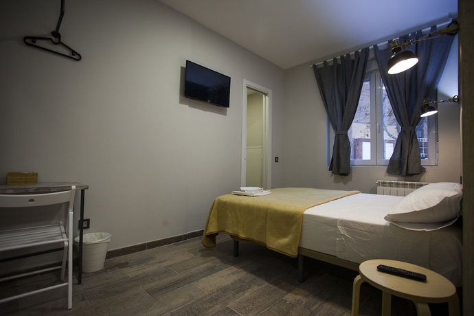 Imagen de la habitación del Hostal Cc Atocha. Foto 17