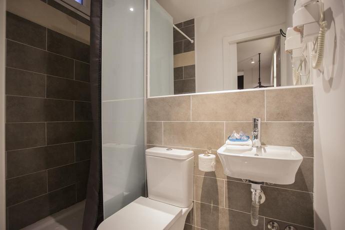 Imagen de la habitación del Hostal Cc Malasaña. Foto 11