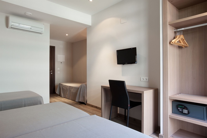 Imagen de la habitación del Hostal Céntric, Eixample. Foto 4