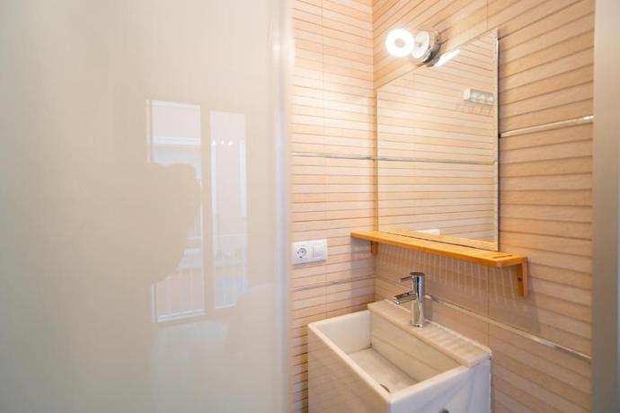 Imagen de la habitación del Hostal Center Suites San Eloy. Foto 9