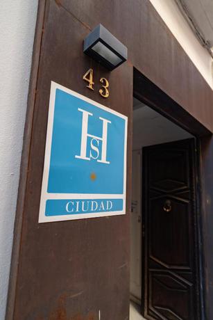 Imagen general del Hostal Center Suites San Eloy. Foto 2