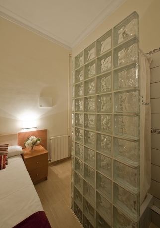 Imagen de la habitación del Hostal Central Barcelona. Foto 14