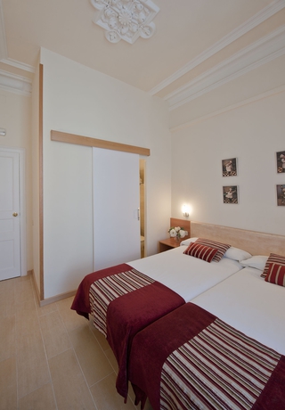 Imagen de la habitación del Hostal Central Barcelona. Foto 15