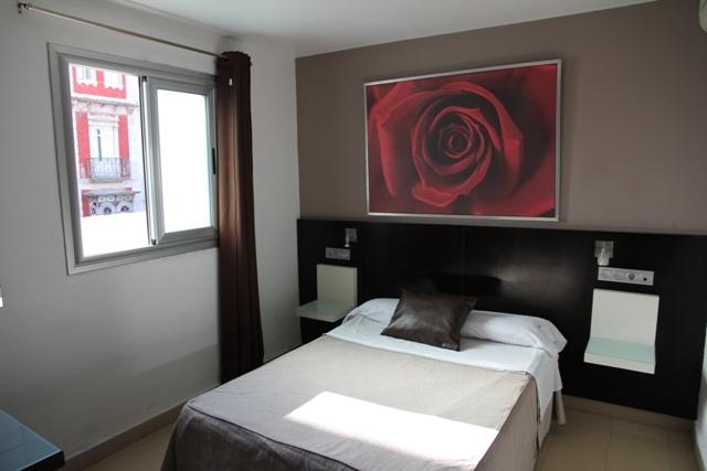 Imagen de la habitación del Hostal Central, Ceuta. Foto 4