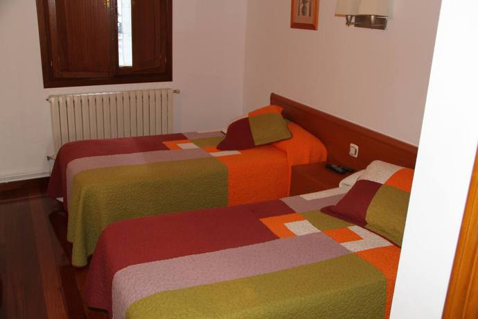 Imagen de la habitación del Hostal Central, Mondo&ntilde;edo. Foto 4
