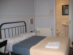 Imagen de la habitación del Hostal Central, Plaza Catalunya. Foto 6