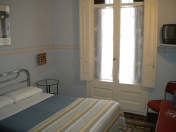 Imagen de la habitación del Hostal Central, Plaza Catalunya. Foto 11