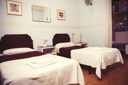 Imagen de la habitación del Hostal Central, Plaza Catalunya. Foto 14