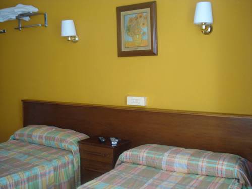 Imagen de la habitación del Hostal Central, Zaragoza. Foto 6
