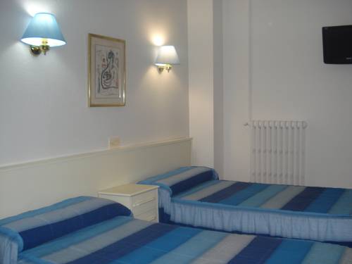 Imagen de la habitación del Hostal Central, Zaragoza. Foto 7