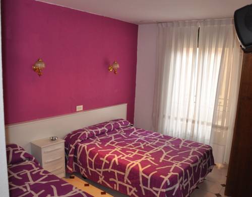 Imagen de la habitación del Hostal Central, Zaragoza. Foto 10