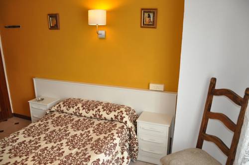 Imagen de la habitación del Hostal Central, Zaragoza. Foto 11