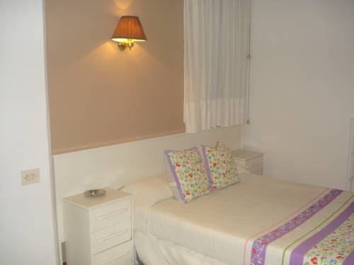 Imagen de la habitación del Hostal Central, Zaragoza. Foto 13