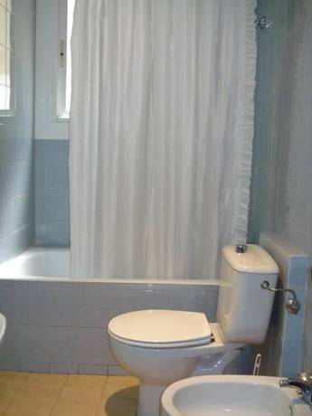 Imagen de la habitación del Hostal Central, Zaragoza. Foto 15