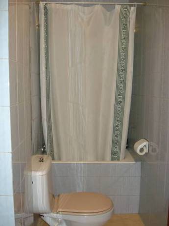 Imagen de la habitación del Hostal Central, Zaragoza. Foto 16