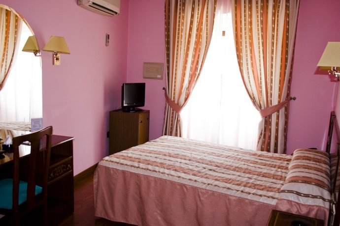Imagen de la habitación del Hostal Centro Sol, Madrid. Foto 2