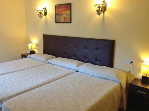 Imagen de la habitación del Hostal Cerezo 2 Meson. Foto 6