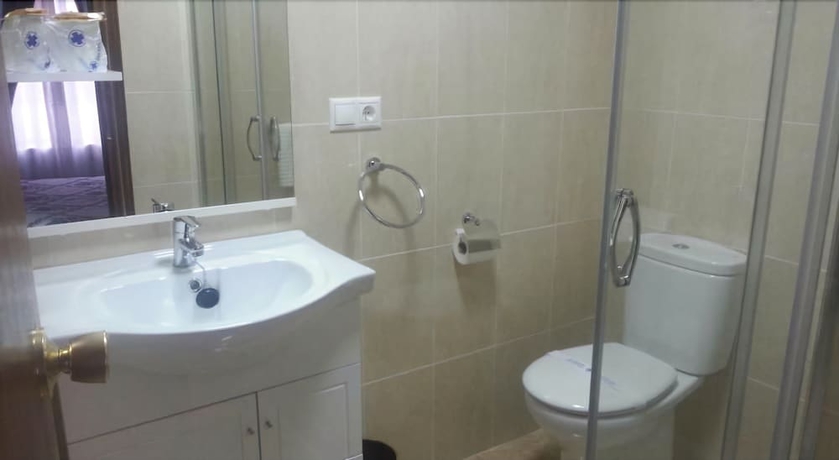 Imagen de la habitación del Hostal Cerezo. Foto 14