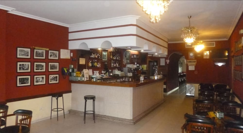 Imagen del bar/restaurante del Hostal Cerezo. Foto 7