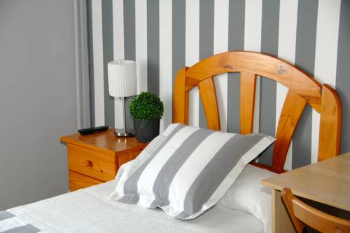 Imagen de la habitación del Hostal Cervantes, Ajalvir. Foto 5