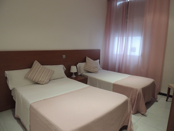 Imagen de la habitación del Hostal Cervantes, Barrio de las Letras. Foto 3