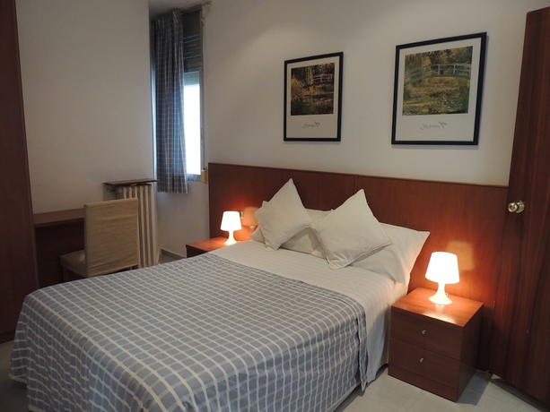 Imagen de la habitación del Hostal Cervantes, Barrio de las Letras. Foto 5