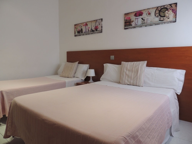 Imagen de la habitación del Hostal Cervantes, Barrio de las Letras. Foto 10