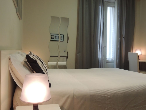 Imagen de la habitación del Hostal Cervantes, Barrio de las Letras. Foto 13
