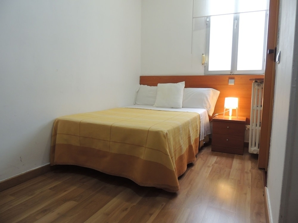 Imagen de la habitación del Hostal Cervantes, Madrid. Foto 4