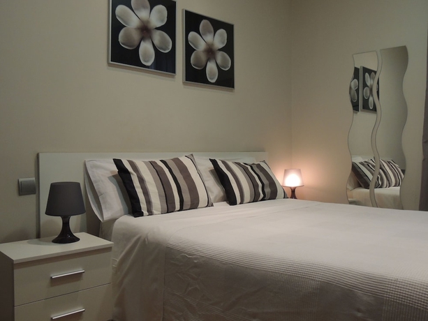 Imagen de la habitación del Hostal Cervantes, Madrid. Foto 6