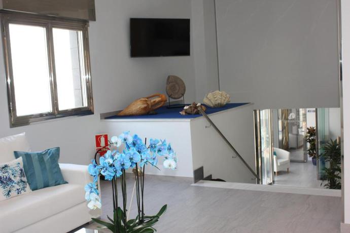 Imagen de los interiores del Hostal Cervantes Playa. Foto 24