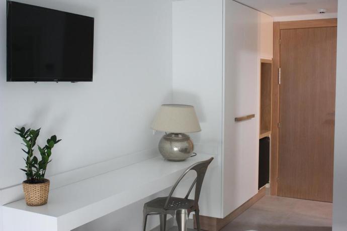 Imagen de la habitación del Hostal Cervantes Playa. Foto 4