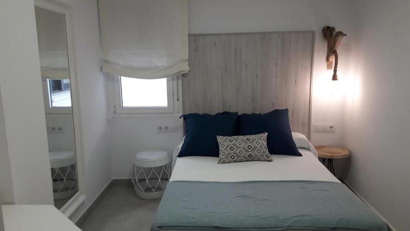 Imagen de la habitación del Hostal Cervantes Playa. Foto 5