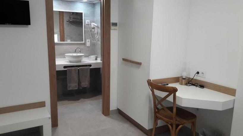 Imagen de la habitación del Hostal Cervantes Playa. Foto 6