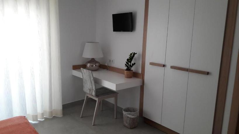 Imagen de la habitación del Hostal Cervantes Playa. Foto 8