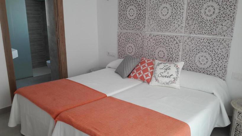 Imagen de la habitación del Hostal Cervantes Playa. Foto 9