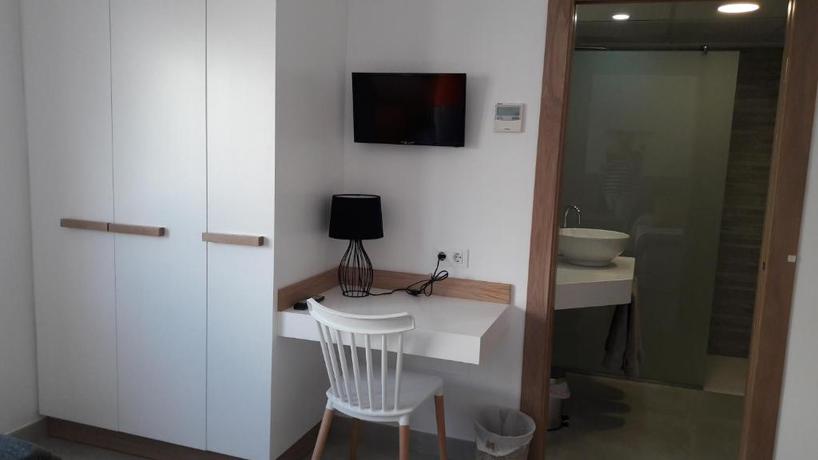 Imagen de la habitación del Hostal Cervantes Playa. Foto 15