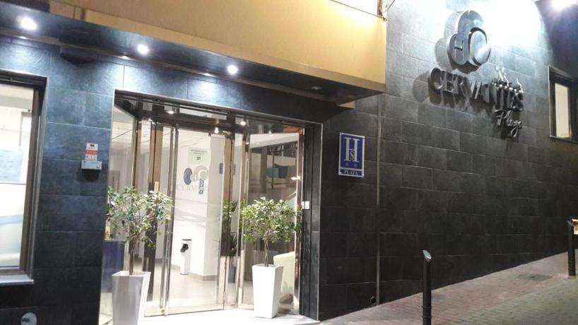 Imagen de los exteriores del Hostal Cervantes Playa. Foto 22