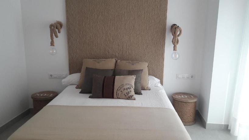 Imagen de la habitación del Hostal Cervantes Playa. Foto 18