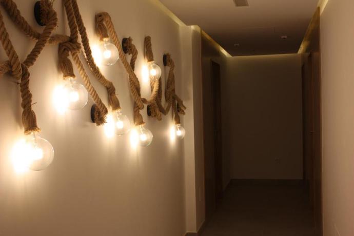 Imagen de los interiores del Hostal Cervantes Playa. Foto 25