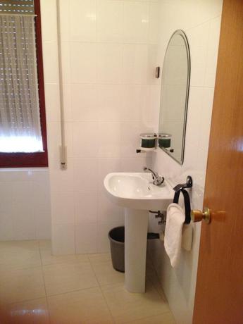 Imagen de la habitación del Hostal Cervantes, Valdemoro. Foto 4