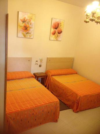 Imagen de la habitación del Hostal Cervantes, Valdemoro. Foto 5