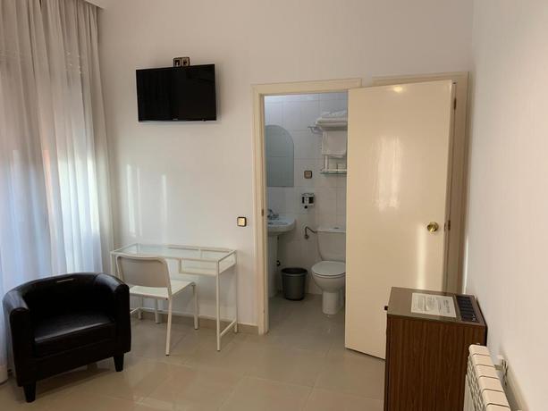Imagen de la habitación del Hostal Cervantes, Valdemoro. Foto 16