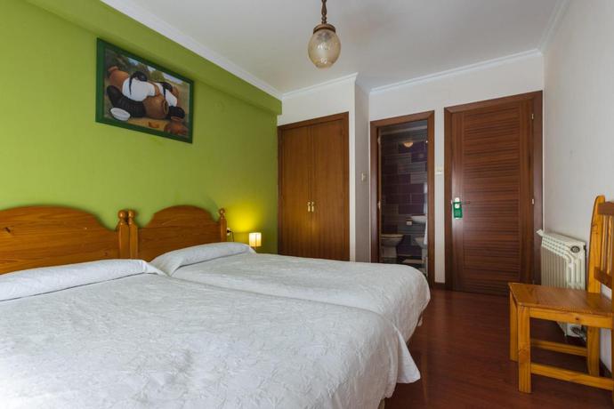 Imagen de la habitación del Hostal Chelsea, Cedeira. Foto 4