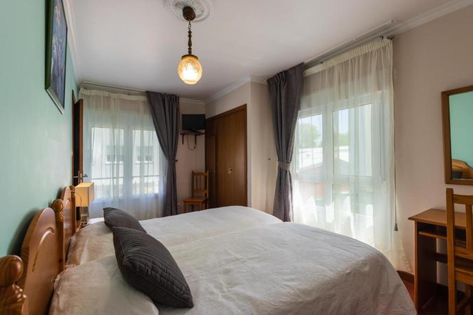 Imagen de la habitación del Hostal Chelsea, Cedeira. Foto 5