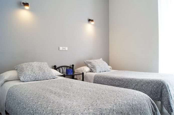 Imagen de la habitación del Hostal Cibeles. Foto 7