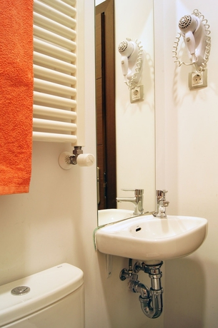 Imagen de la habitación del Hostal Cibeles, Malasa&ntilde;a. Foto 9